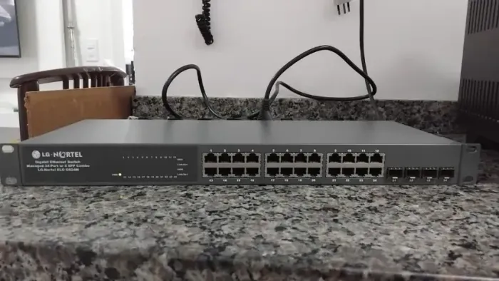 Switch Gerenciável Gigabit Lg Nortel Elo Gs24M 100/1000 + Sfp - Detalhe