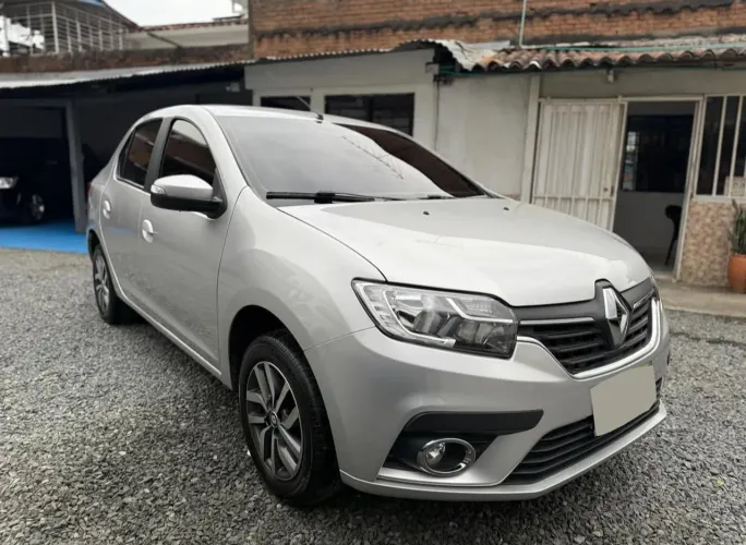 Renault Logan Prata