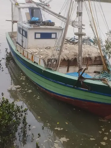 Vendo um Barco de Pesca 9,5 Mts