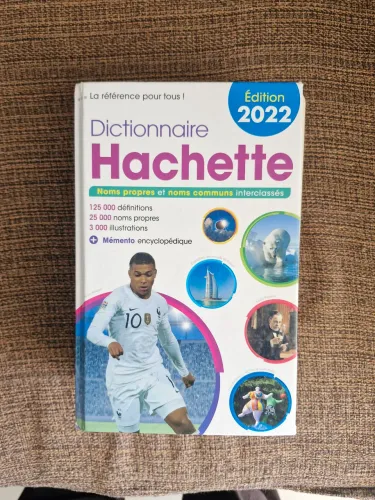 Dicionário Hachette 2022 - Nomes Próprios e Comuns