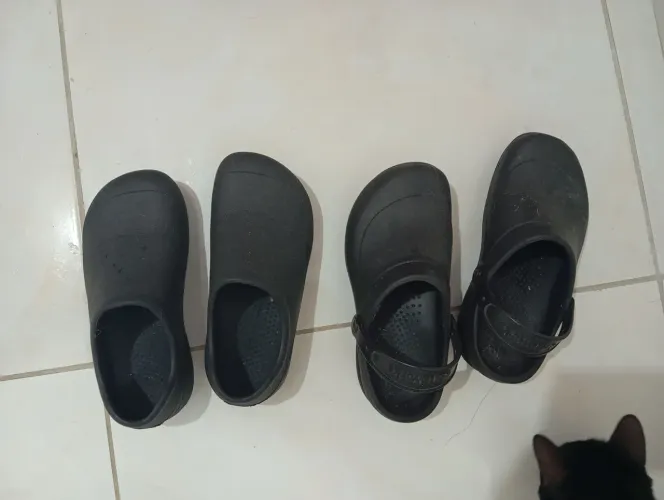 Os dois par de sapato por 90