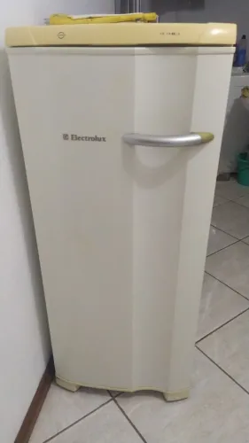 Freezer vertical eletrolux FE 18 
