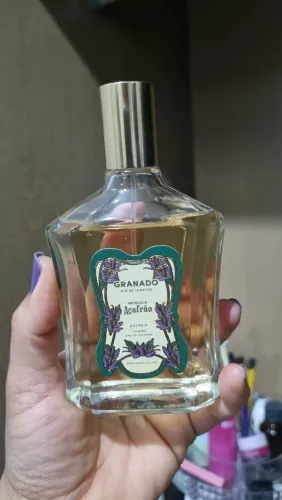 Colônia baunilha e açafrão granado