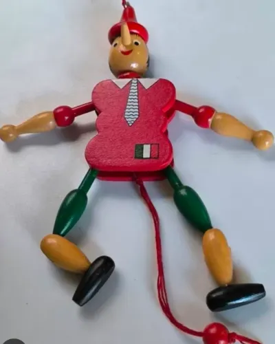Pinoquio articulado de madeira , boneco antigo ,italiano