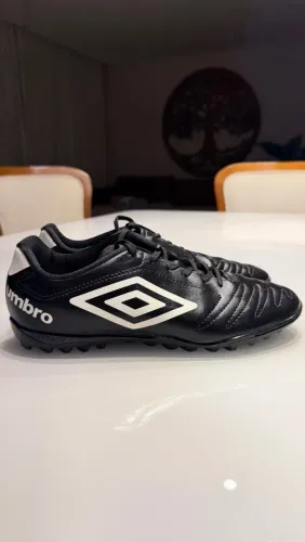 Chuteira Umbro Original Preta Society