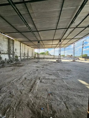 Galpão Baweux  beira pista