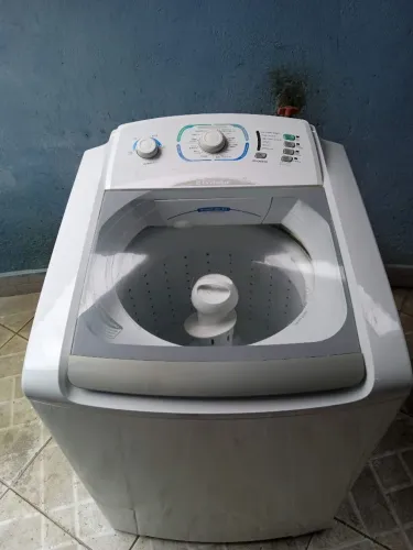 Máquina de lavar Electrolux frete grátis muito nova