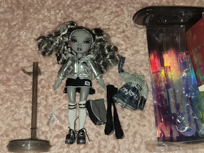 Boneca Rainbow High / Shadow High Nicole Steel