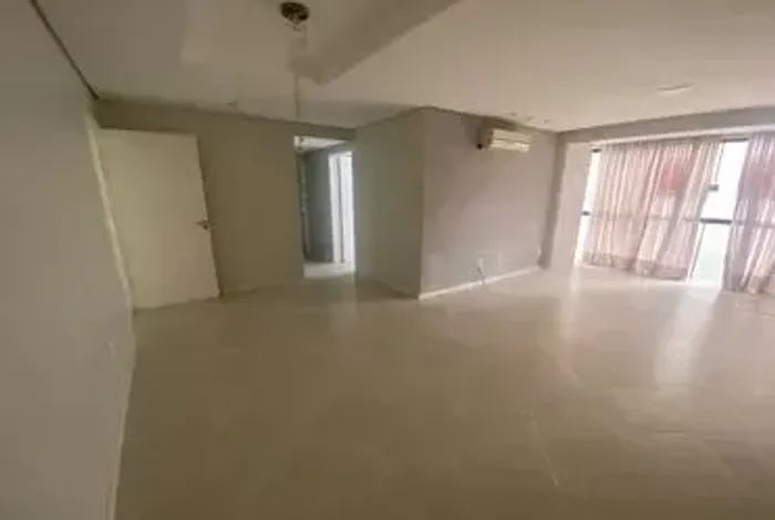 Centro de Florianópolis: 3 dorm com 1 Suíte, Sacada Integrada e Lazer Completo a Passos da
