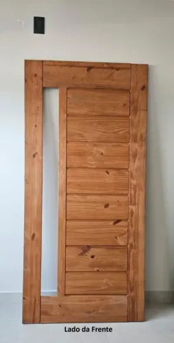 Linda Porta cedro 100x210 cm com visor lateral