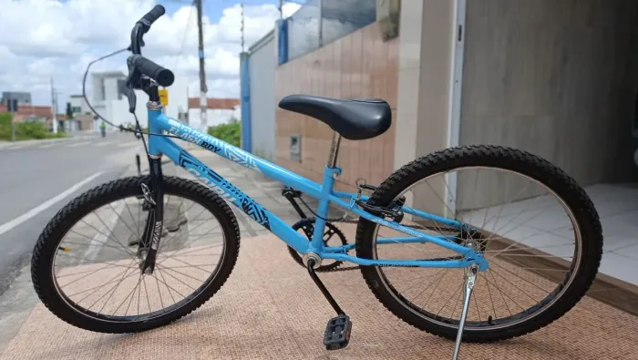 Bicicleta Cairu Aro 24 Azul - 1 Ano de uso, qualidade boa.
