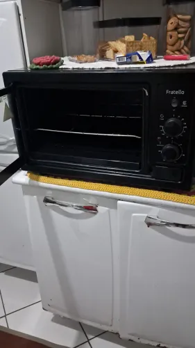 Vende-se um forninho seme industrial, eletrico funcionando perfeitamente
