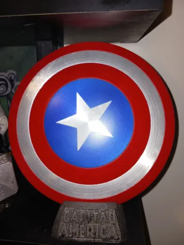 Action figure escudo capitão america