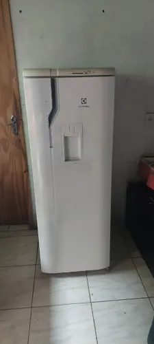 Vende-se geladeira Electrolux RW35