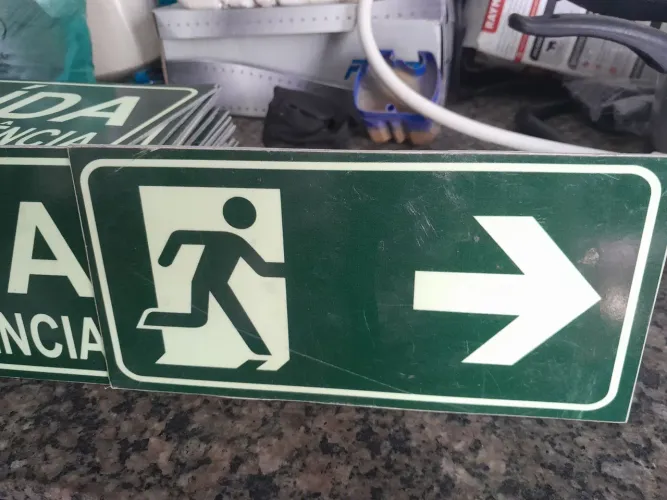 Placas de rota de fuga.