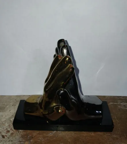 Escultura de Mãos em Metal /bronze.