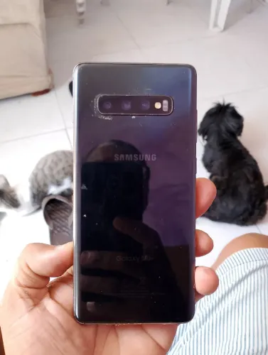 Vendo um smartphone Samsung S10+