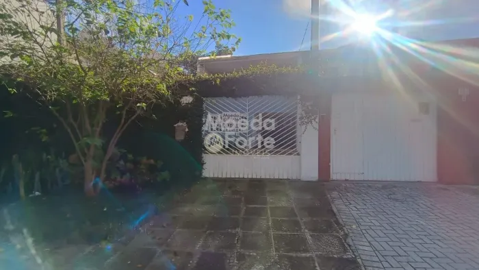 SOBRADO, PILARZINHO, 126 M2, 03 QUARTOS (01 SUÍTE MASTER).