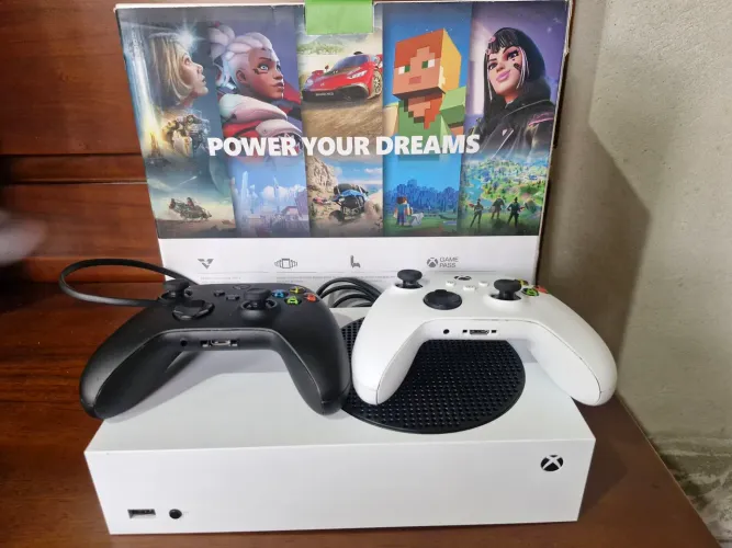 Videogame Xbox Series S 512GB + 2 controles