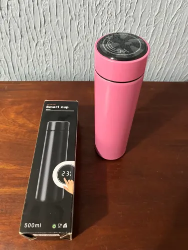 Garrafa térmica inox 500ml na cor rosa com termômetro visor em led 