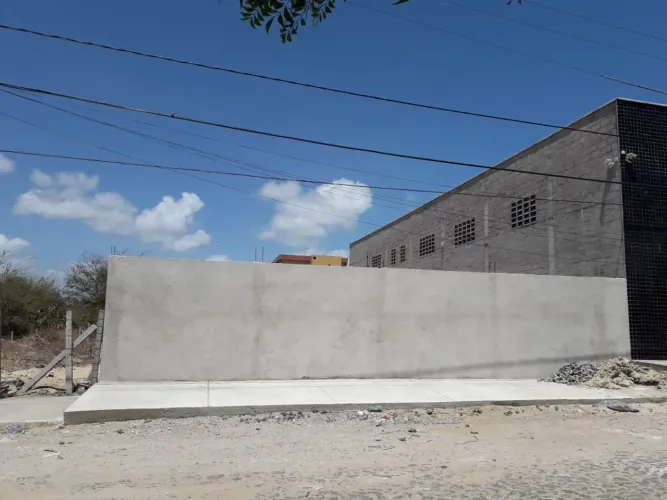 VICENTE PIZON - TERRENO PLANO R. ACLOVIS ROLIM, 0 S/N Q6PD, APROX 42OM², Terreno murado co