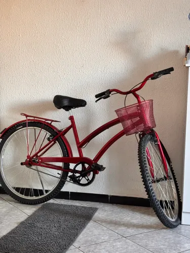 BICICLETA ARO 26 - VERMELHO RUBI COM CESTA