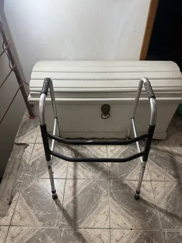 ANDADOR EM ALUMÍNIO 