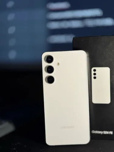 Celular s24 FÉ 128gb ( na garantia até 09/08 )