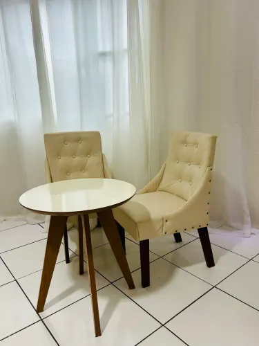 Conjunto mesa e cadeiras