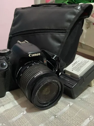 Canon EOS Rebel T3i + Lente 18-55 mm + Bolsa