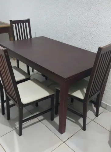 Mesa Com 4 Cadeiras
