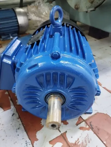 Vendo motor elétrico trifásico WEG W22 Plus em excelente estado.