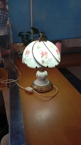 Abajur antigo contato  a luminária possui mais de 10 cores diferentes *