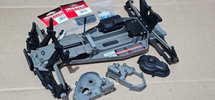 Traxxas Rustler 4x2 - Chassi