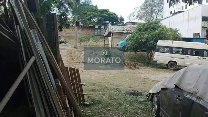Lote com 2.400m² a venda no bairro Santa Mônica.