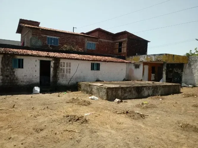 Terreno de esquina nos Rosas dos Ventos !