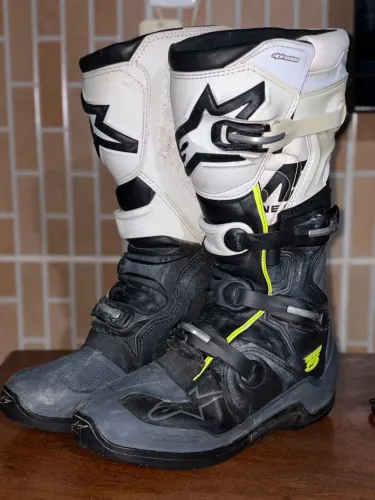 Vende-se bota tech 5