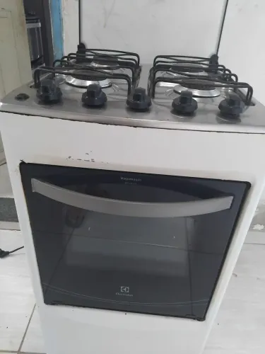 Fogão eletrolux usado porém todas as bocas e forno funcionando