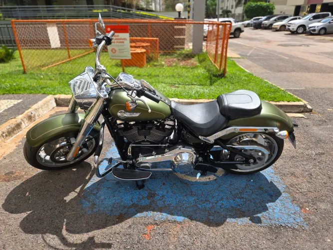 HD FatBoy 2022 4.000km + Acessórios