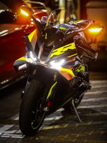 Vendo S1000rr por $135.000 e vc leva $23.000 mil em acessórios .