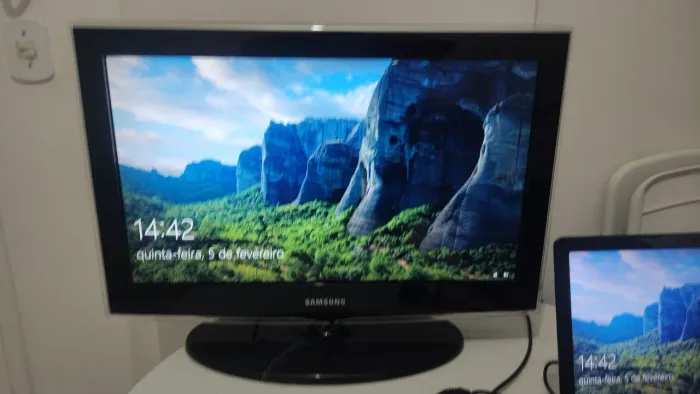 TV / Monitor Samsung 26 polegadas conversor digital integrado com controle remoto