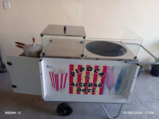 Carrinho de pipoca e algodão doce