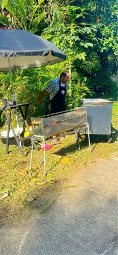 Carrocinha com churrasqueira