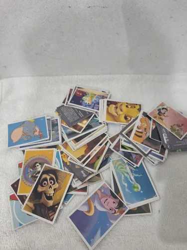 Lote 100+ figurinhas disney bistek