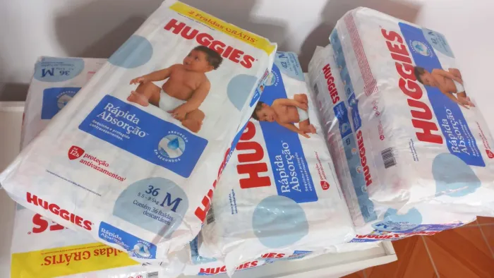 Vendo 458 fraldas Huggies M rápida Absorção
