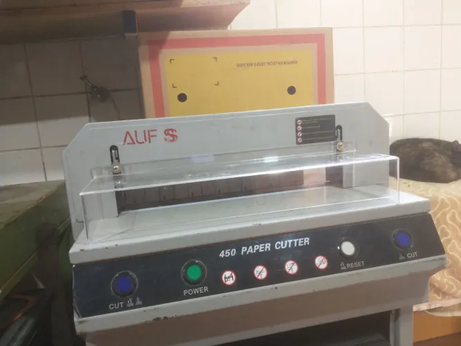 Guilhotina automática funciona perfeitamente 