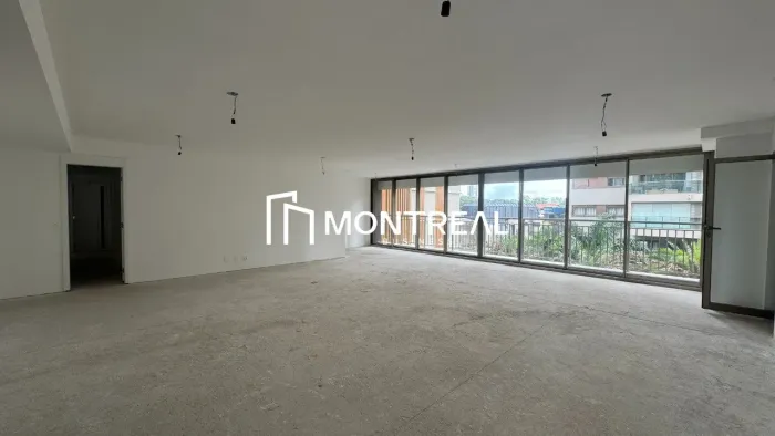 APARTAMENTO À VENDA EM MOEMA, 4 SUÍTES. 4 VAGAS DE GARAGEM.
