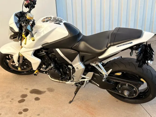 CB1000R em perfeito estado