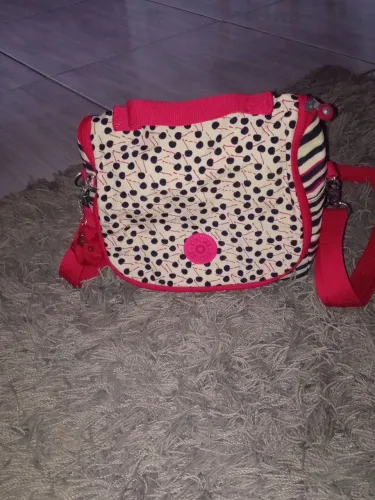 Bolsa térmica feminina da marca Kipling,usada apenas uma vez