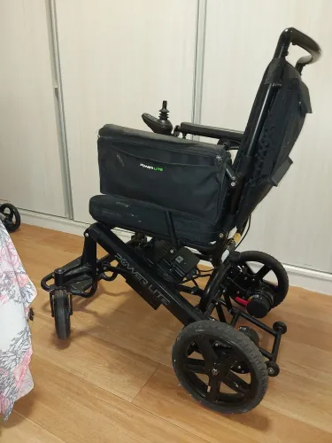 Cadeira de rodas motorizada